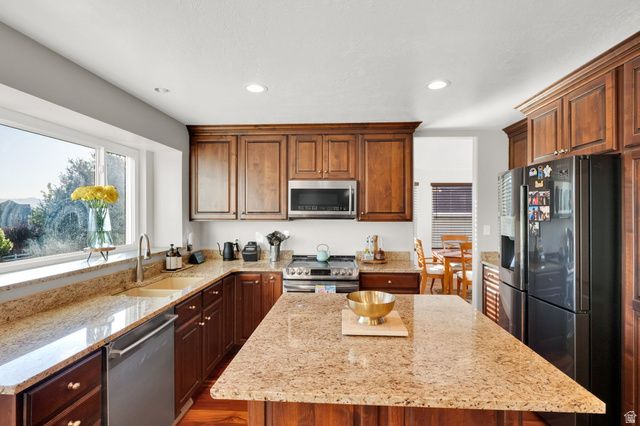 10238 S SNOW IRIS WAY, Sandy, UT 84092
