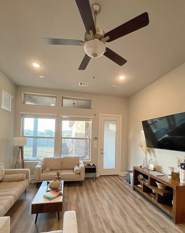 908 Lamp Post Lane, Argyle, TX 76226