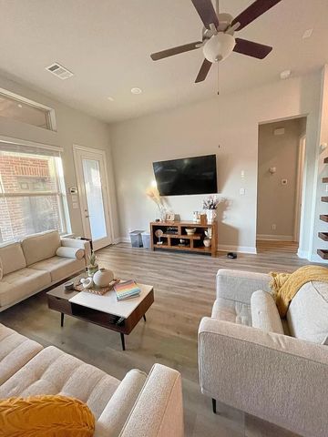 908 Lamp Post Lane, Argyle, TX 76226