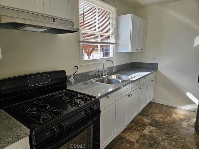 6907 White Oak, Reseda, CA 91335
