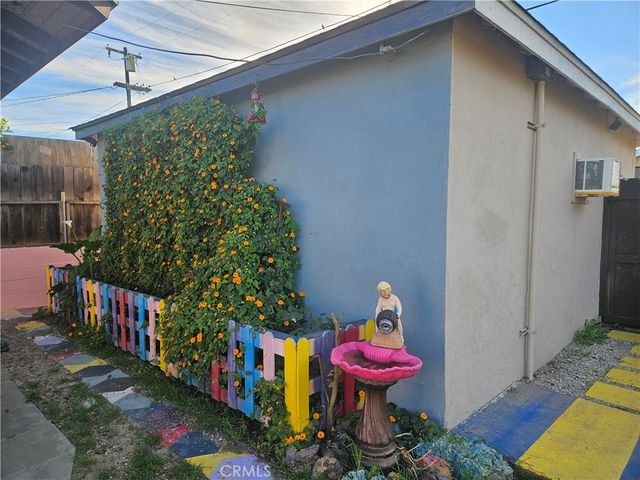 6907 White Oak, Reseda, CA 91335