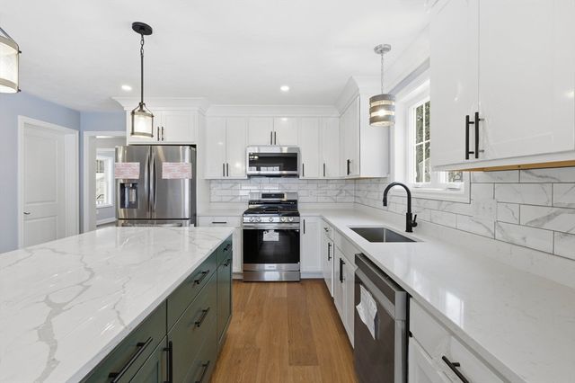 9 Michelle Drive, Nashua, NH 03062