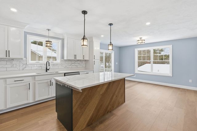 9 Michelle Drive, Nashua, NH 03062