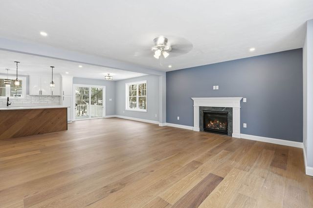 9 Michelle Drive, Nashua, NH 03062