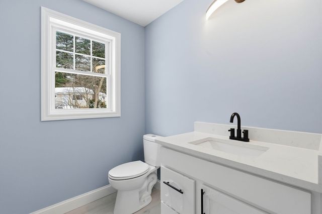 9 Michelle Drive, Nashua, NH 03062