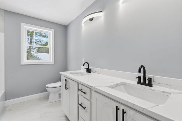 9 Michelle Drive, Nashua, NH 03062