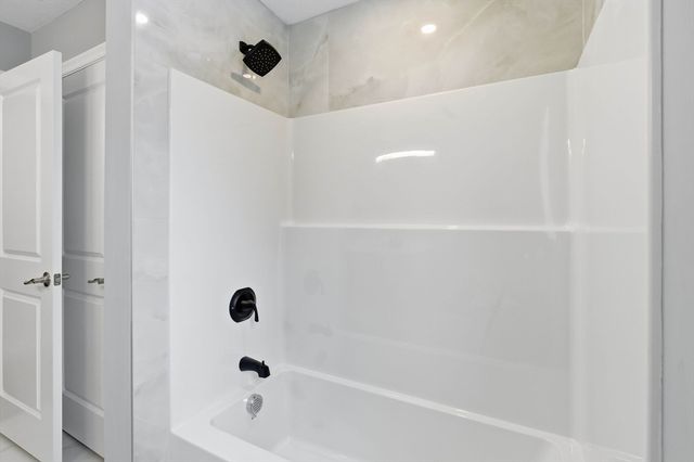 9 Michelle Drive, Nashua, NH 03062