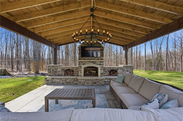 10900 Angela Drive, Kirtland, OH 44094