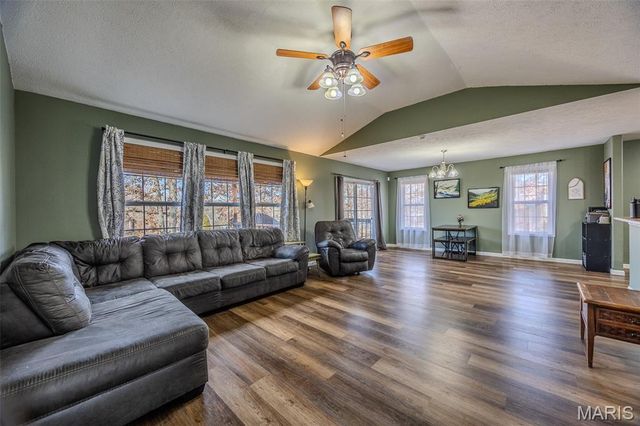 21046 Larson Road, Waynesville, MO 65583