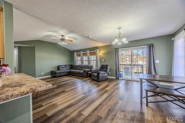 21046 Larson Road, Waynesville, MO 65583