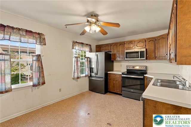 1101 Barnside Road, Lower Macungie Twp, PA 18103