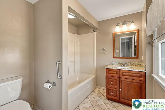 1101 Barnside Road, Lower Macungie Twp, PA 18103