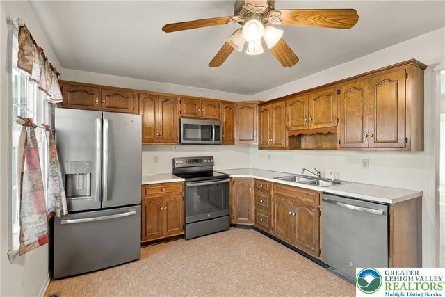 1101 Barnside Road, Lower Macungie Twp, PA 18103
