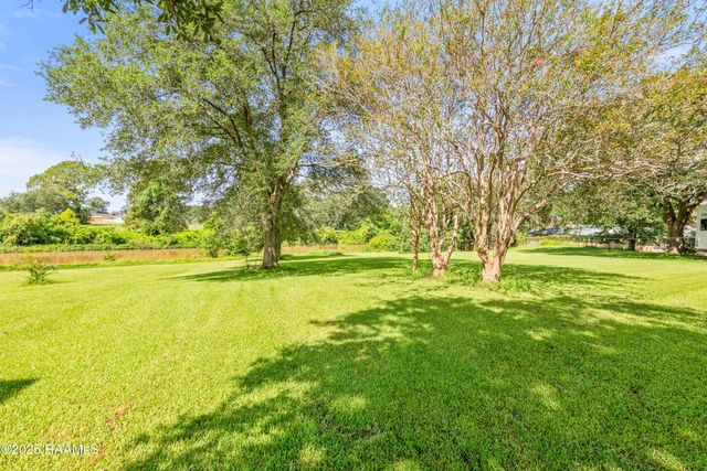 237 Aline Drive, Breaux Bridge, LA 70517