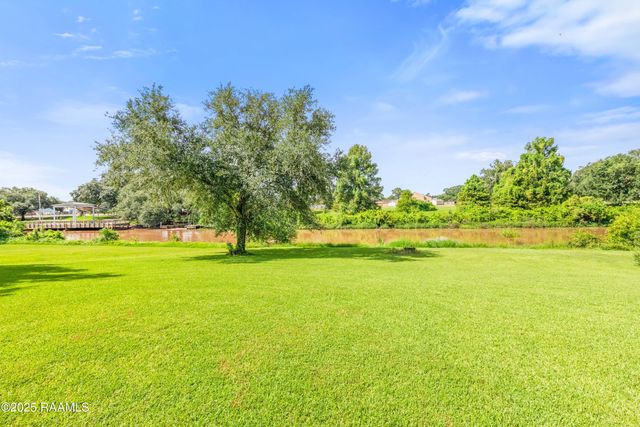 237 Aline Drive, Breaux Bridge, LA 70517