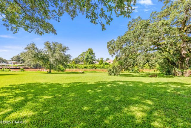 237 Aline Drive, Breaux Bridge, LA 70517