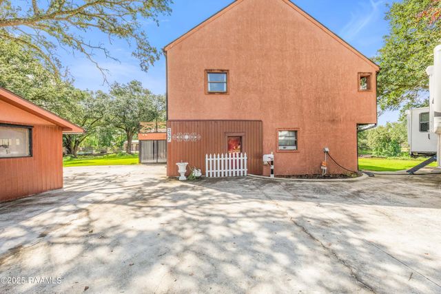 237 Aline Drive, Breaux Bridge, LA 70517