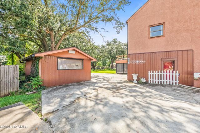 237 Aline Drive, Breaux Bridge, LA 70517