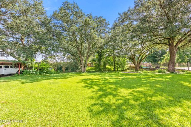 237 Aline Drive, Breaux Bridge, LA 70517