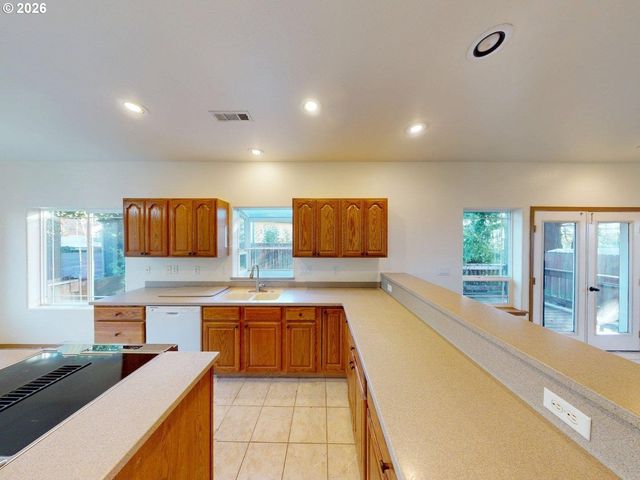 518 ROSICHELLI Dr, Brookings, OR 97415