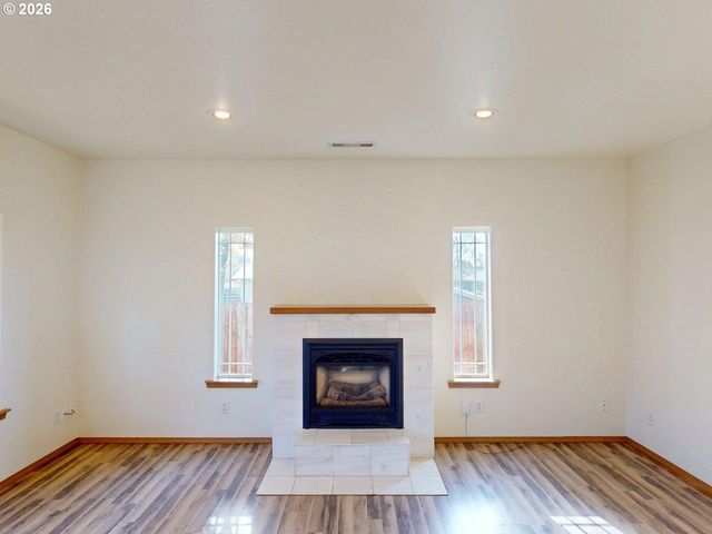 518 ROSICHELLI Dr, Brookings, OR 97415