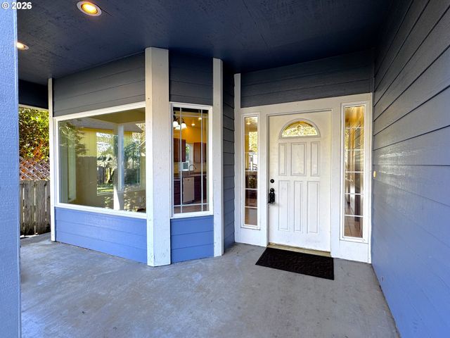 518 ROSICHELLI Dr, Brookings, OR 97415
