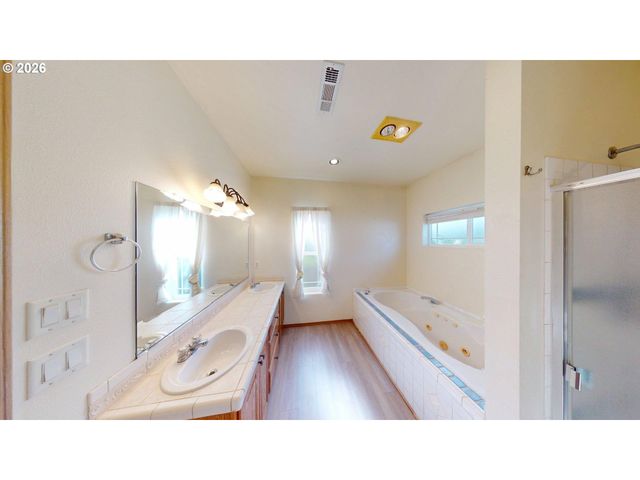 518 ROSICHELLI Dr, Brookings, OR 97415