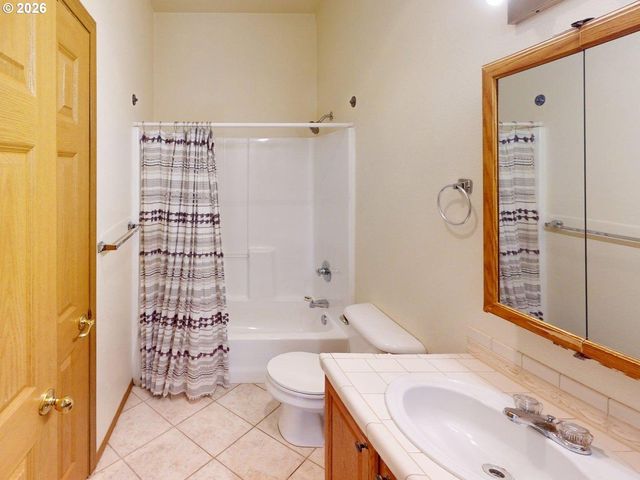 518 ROSICHELLI Dr, Brookings, OR 97415