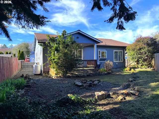 518 ROSICHELLI Dr, Brookings, OR 97415