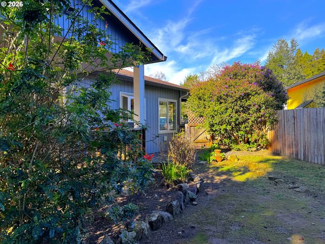 518 ROSICHELLI Dr, Brookings, OR 97415