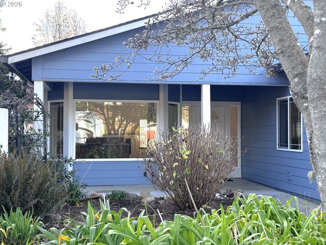 518 ROSICHELLI Dr, Brookings, OR 97415