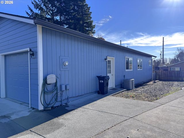 518 ROSICHELLI Dr, Brookings, OR 97415