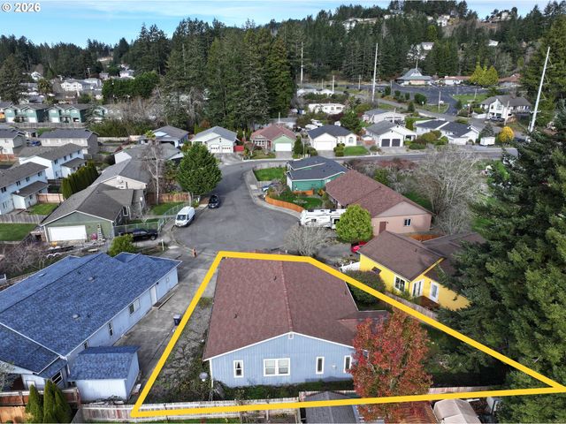518 ROSICHELLI Dr, Brookings, OR 97415