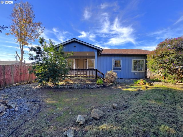 518 ROSICHELLI Dr, Brookings, OR 97415