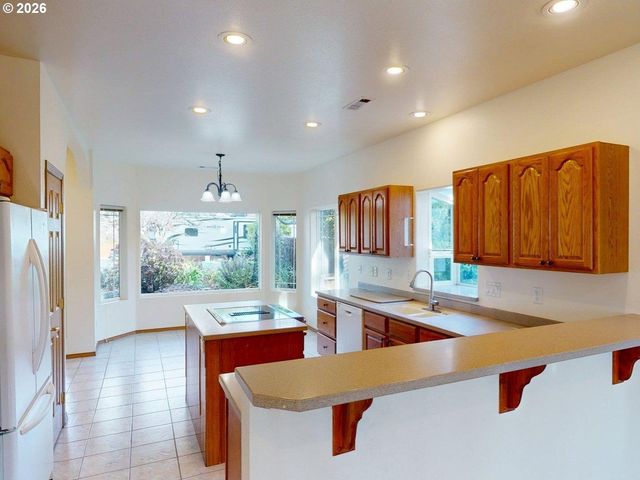 518 ROSICHELLI Dr, Brookings, OR 97415