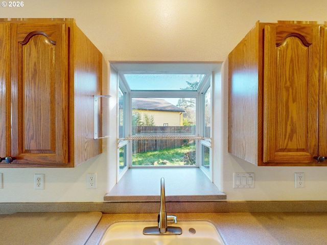 518 ROSICHELLI Dr, Brookings, OR 97415