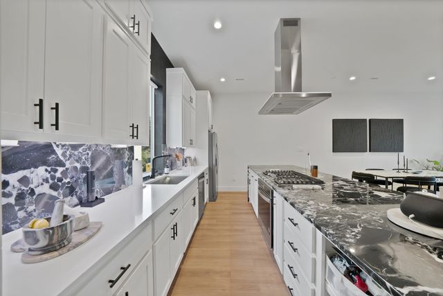 2139 Mail Avenue 102, Dallas, TX 75235