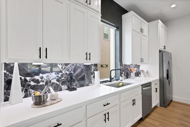2139 Mail Avenue 102, Dallas, TX 75235