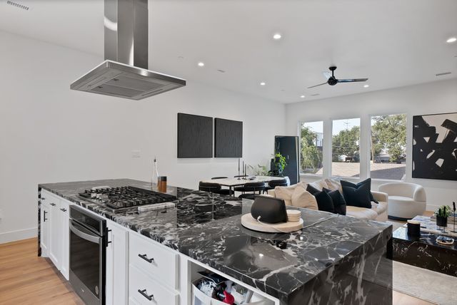 2139 Mail Avenue 102, Dallas, TX 75235