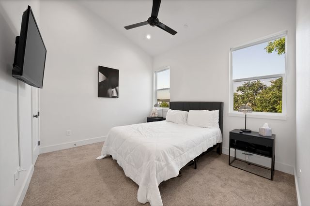 2139 Mail Avenue 102, Dallas, TX 75235