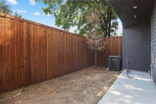 2139 Mail Avenue 102, Dallas, TX 75235