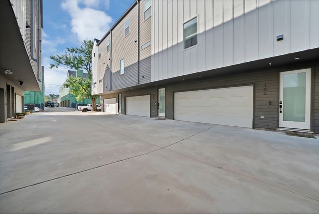 2139 Mail Avenue 102, Dallas, TX 75235