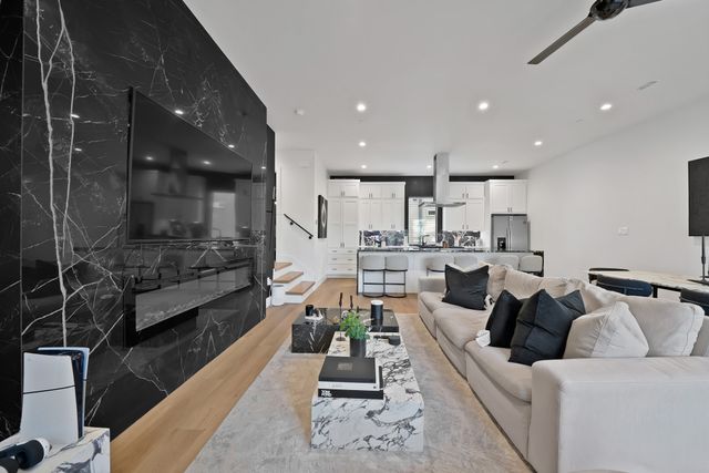 2139 Mail Avenue 102, Dallas, TX 75235