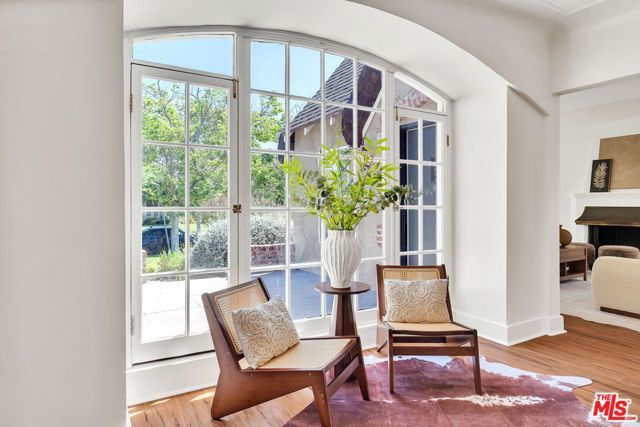 851 S Orange Drive, Los Angeles, CA 90036