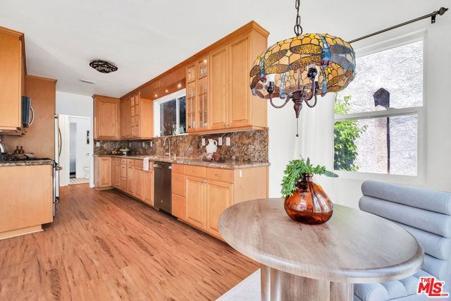 851 S Orange Drive, Los Angeles, CA 90036