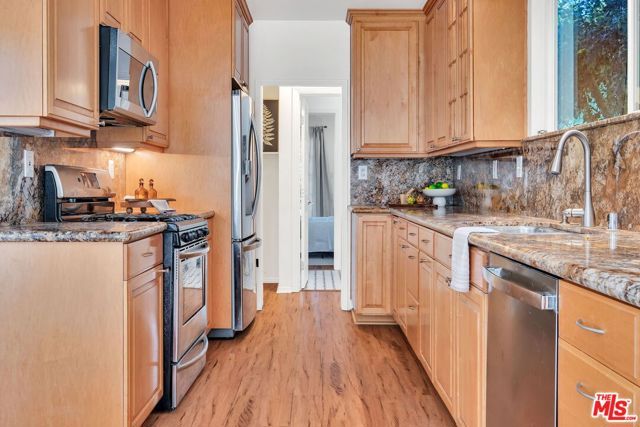 851 S Orange Drive, Los Angeles, CA 90036