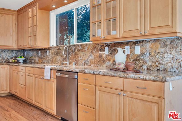 851 S Orange Drive, Los Angeles, CA 90036