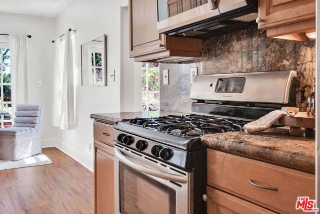 851 S Orange Drive, Los Angeles, CA 90036