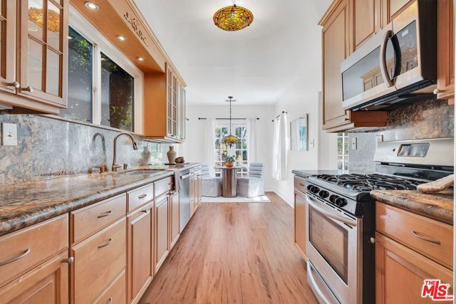 851 S Orange Drive, Los Angeles, CA 90036