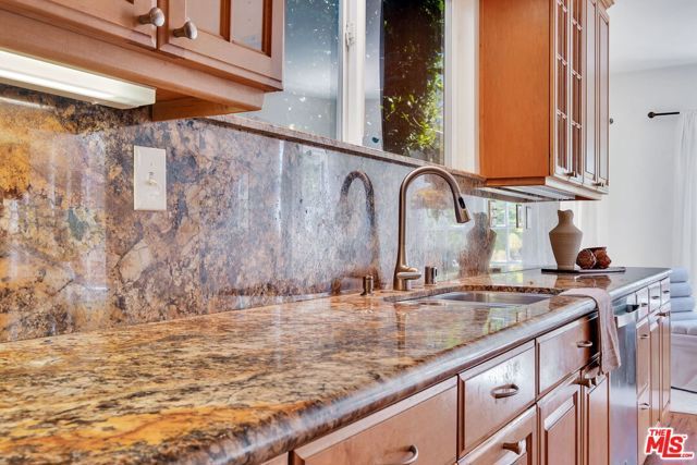 851 S Orange Drive, Los Angeles, CA 90036